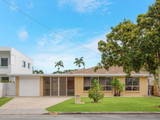 House for sale in Palm Beach, Gold Coast City