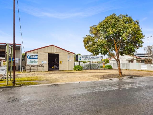 Warehouse for sale in Comaum, South Australia