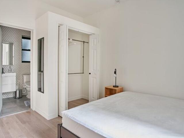 Room for rent in Arverne, New York