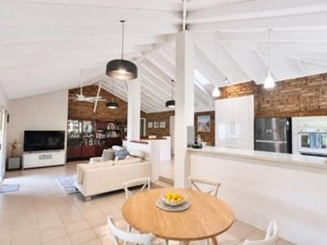 Cottage for sale in Banjup, Western Australia