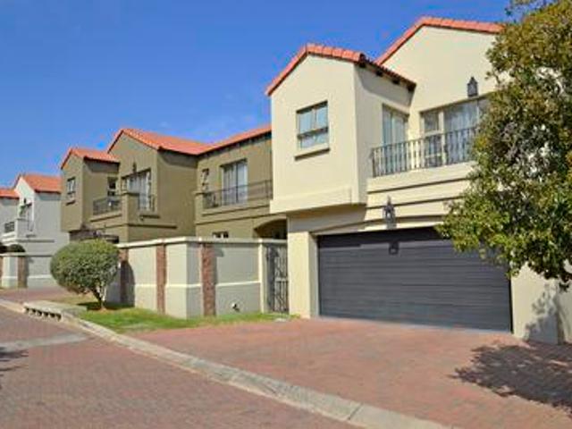 Townhouse for rent in Sandton, Gauteng