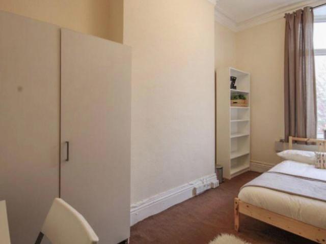 Room for rent in Kilburn, Greater London