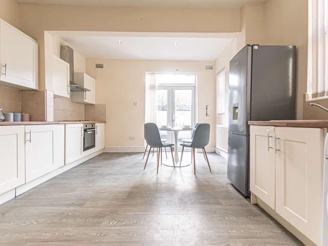 Room for rent in Stoneycroft, Calderstones