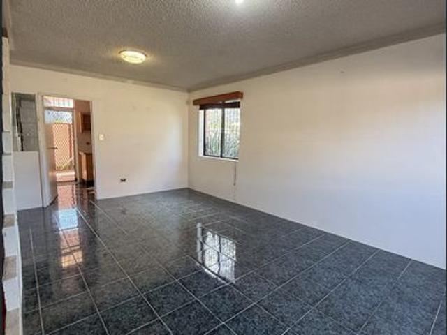 Townhouse for rent in Carramar, Sydney