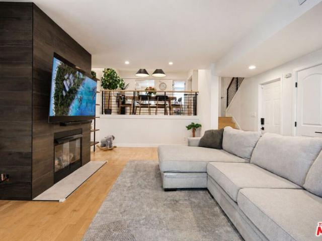 Room for rent in Canoga Park, California