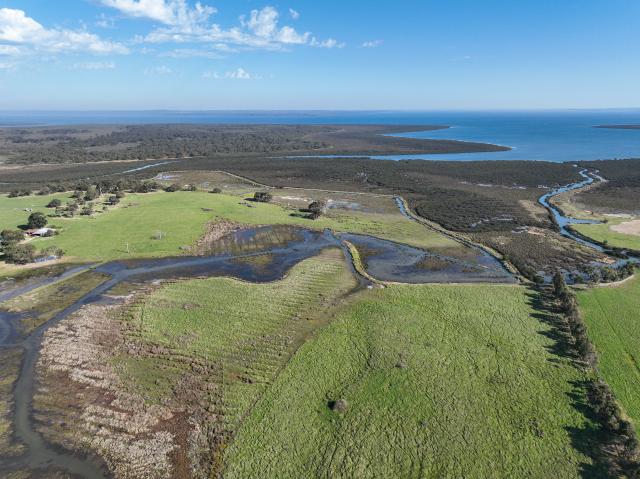 Cottage for sale in Camerons Creek, Victoria