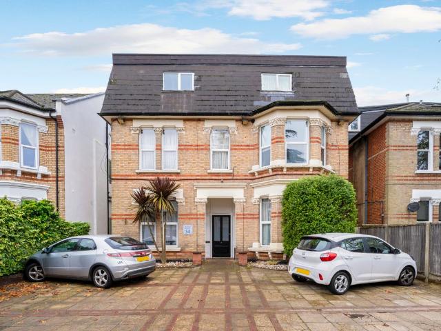 Apartment for rent in Berrylands, Greater London