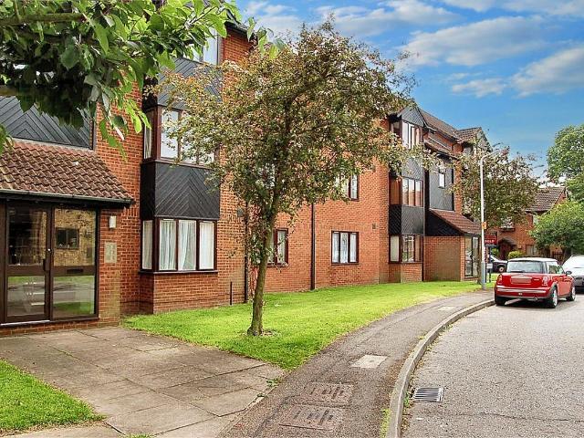 Studio for rent in London Borough of Hillingdon, Greater London