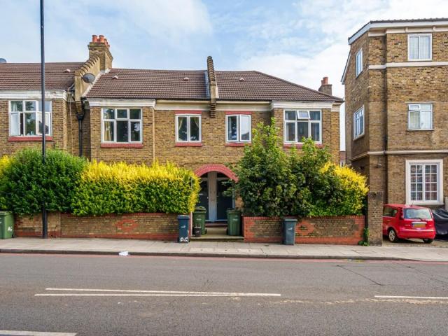Apartment for rent in Manor Park, Greater London