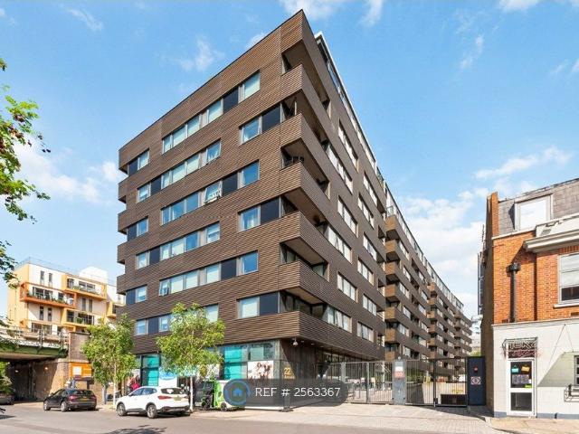Apartment for rent in Browning Estate, Greater London