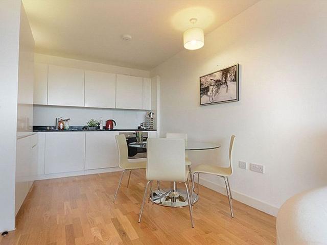 Apartment for rent in Browning Estate, Greater London