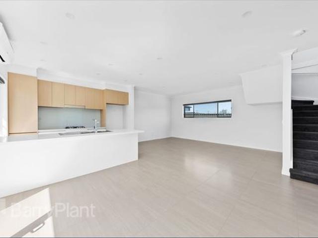 Townhouse for rent in Camerons Creek, Victoria