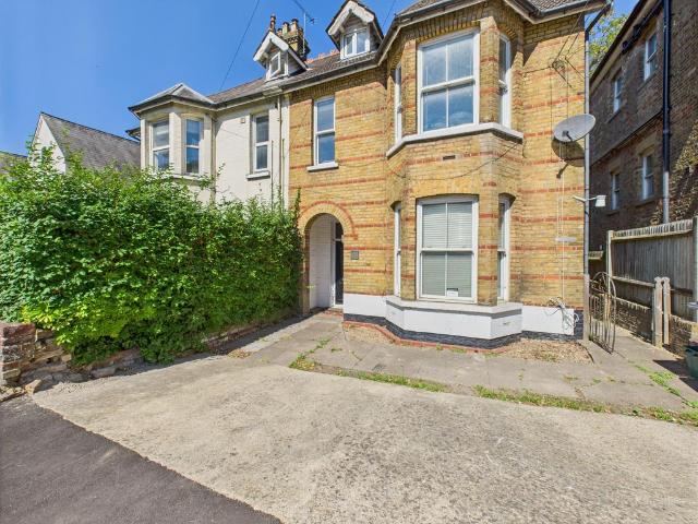 Apartment for rent in Totteridge, Cressex
