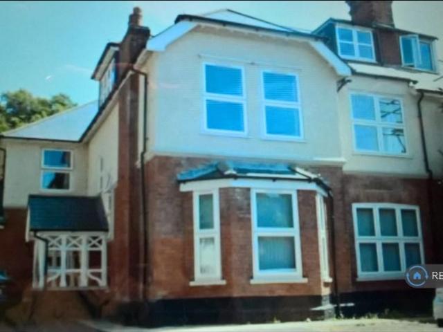 House for rent in Totteridge, Cressex