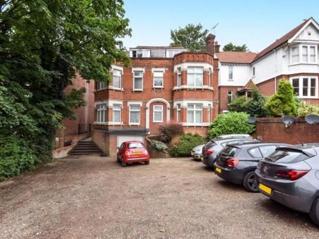 Apartment for rent in Totteridge, Cressex