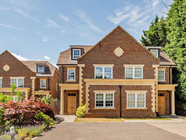 House for rent in Beaconsfield, Knotty Green