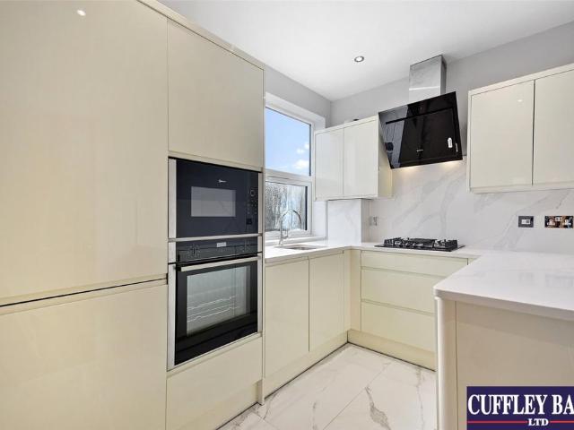 House for rent in Brondesbury, Greater London