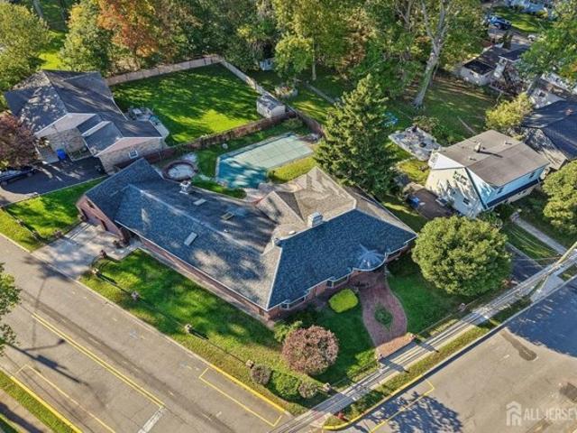 House for sale in Shore View, Woodbridge Township