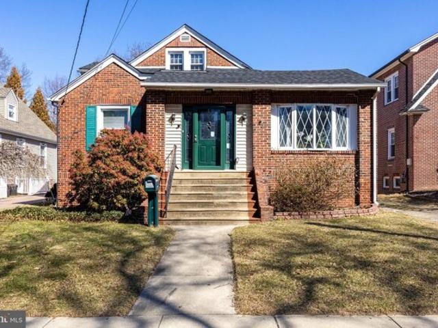 House for sale in Audubon
