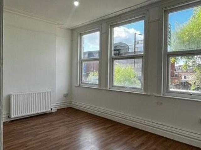 Apartment for rent in Stamford Hill, Greater London