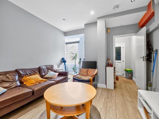 Apartment for rent in Shacklewell, Greater London