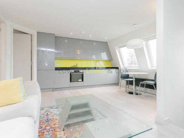 Apartment for rent in Shacklewell, Greater London