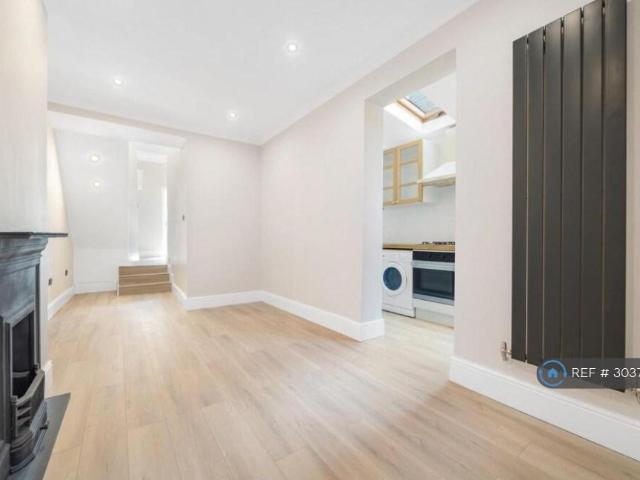 Apartment for rent in Clapham Junction, Greater London