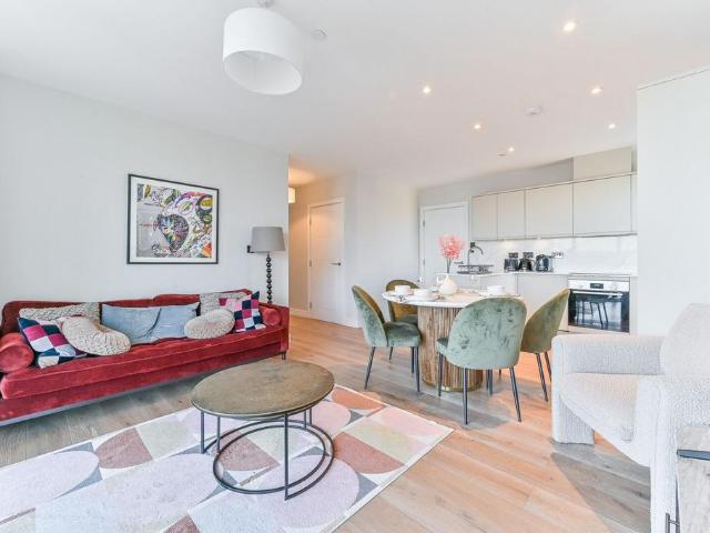 House for rent in London Borough of Merton, Raynes Park