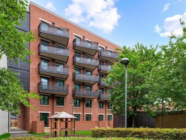 Apartment for sale in Harlesden, Greater London