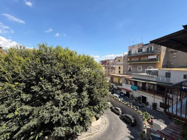 Appartamento in affitto a Municipalità 4, Campania
