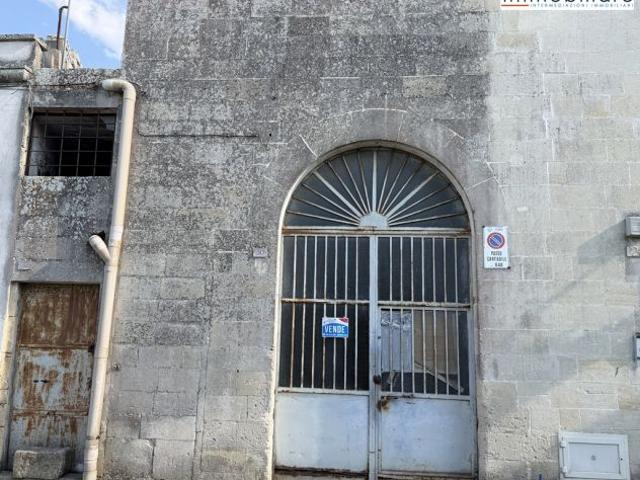 Locale Commerciale in vendita a Puglia, Lecce