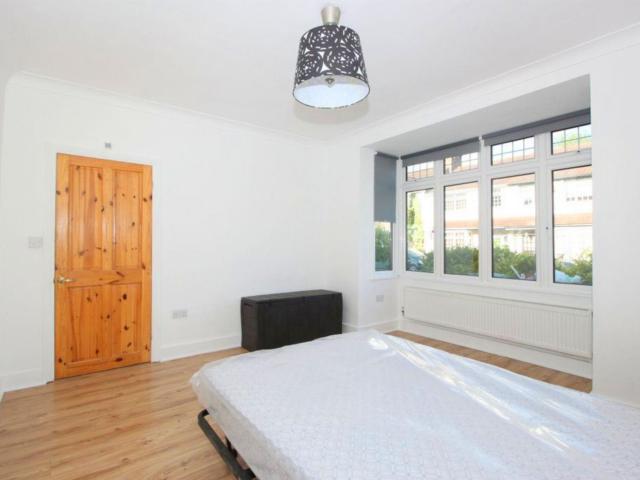 Room for rent in London Borough of Lewisham, Ladywell