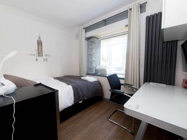 Room for rent in Poplar Grove, Greater London