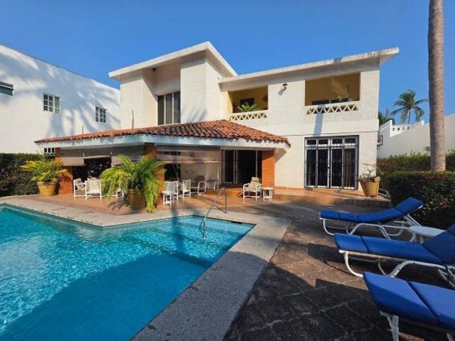 Casa en venta en Manzanillo, Colima