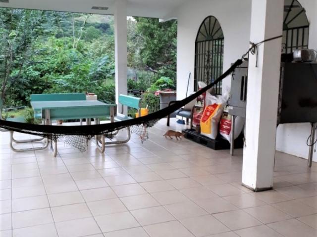 Amplia casa de 320 mts2 y 2 htas de terreo en cocle, penonome