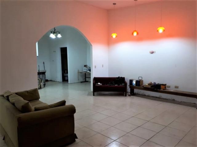 Amplia casa de 320 mts2 y 2 htas de terreo en cocle, penonome