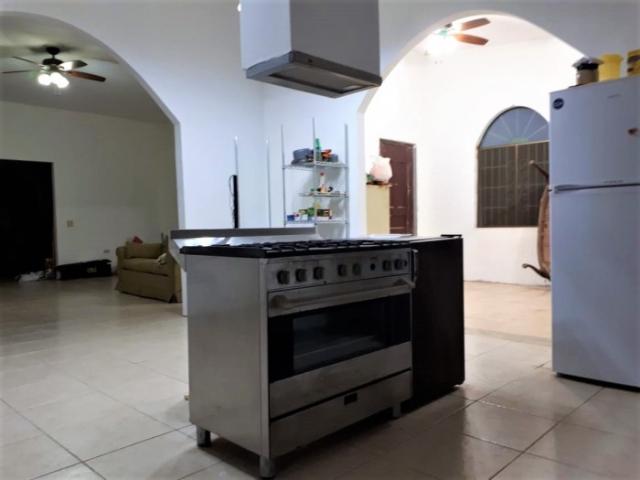 Amplia casa de 320 mts2 y 2 htas de terreo en cocle, penonome