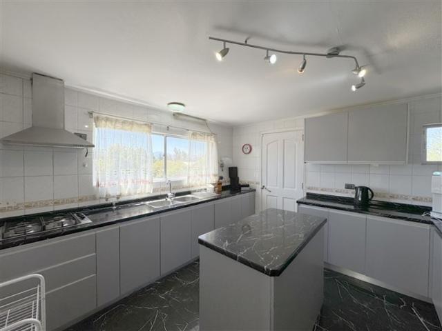 Amplia Casa Familiar en Lago Rapel