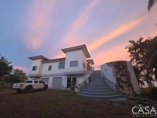 Amplia Casa Frente Al Mar En 1.5 Hectáreas En Playa Nanzal, Chiriquí