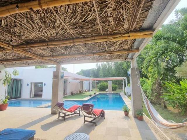 AMPLIA QUINTA EN VENTA CON ALBERCA EN LA PALMA CERCA AEROPUERTO VILLAHERMOSA