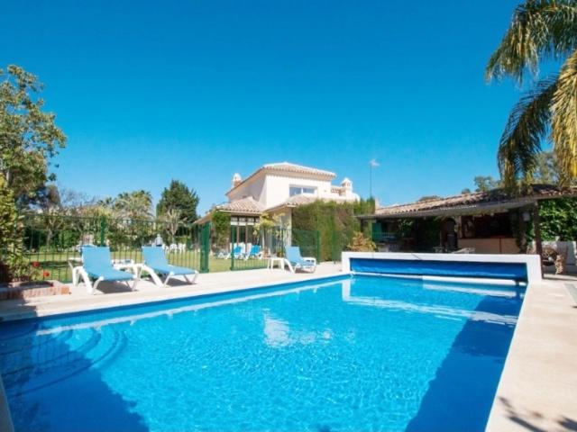 Casa en alquiler en Barriada Islas Canarias, Estepona