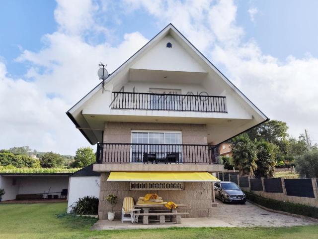 Chalet en venta en Beade, Vigo