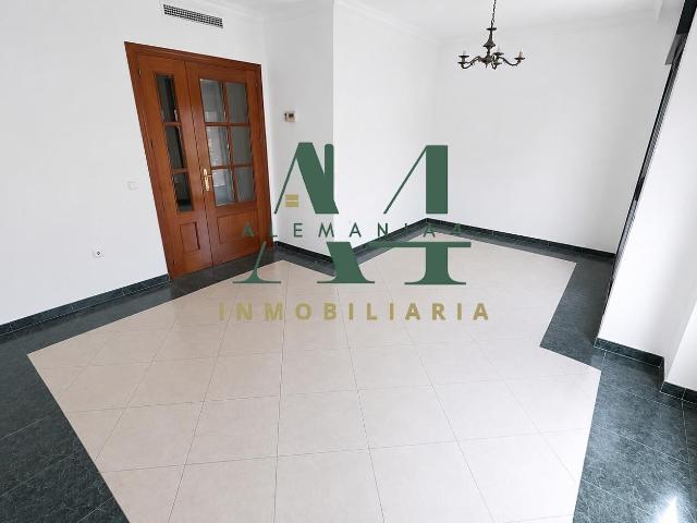 Piso en venta en Margallo, Cáceres
