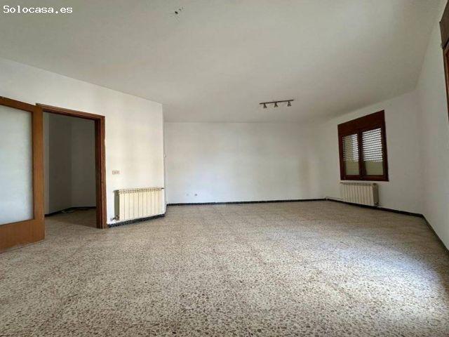 Piso en venta en Baix Vila, Osona