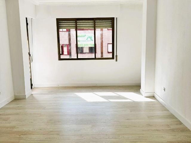Piso en venta en Flores del Sil, Ponferrada