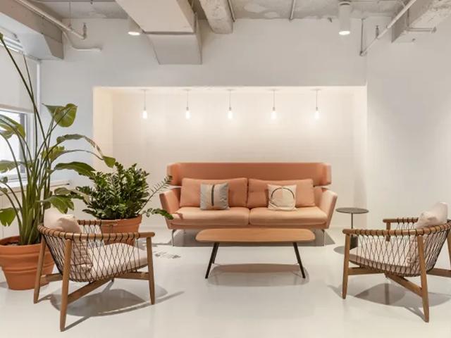 Bedrijfspand te huur in Alphen Aan Den Rijn, Zuid Holland