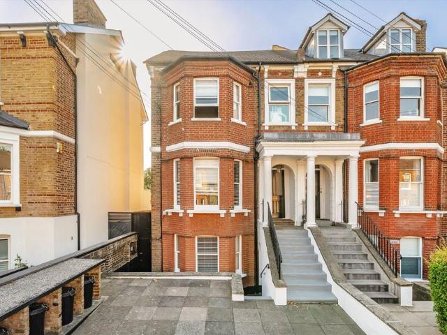 Apartment for rent in St Margarets, Greater London