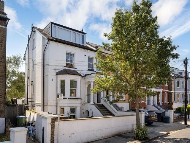 Apartment for rent in St Margarets, Greater London