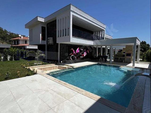 Kemer, Antalya içerisinde satılık Villa