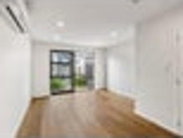 Townhouse for sale in Oratia